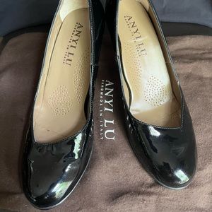 Anyi Lu Black 2.5 inch heel New in Bag size 6 US or 36 Euro